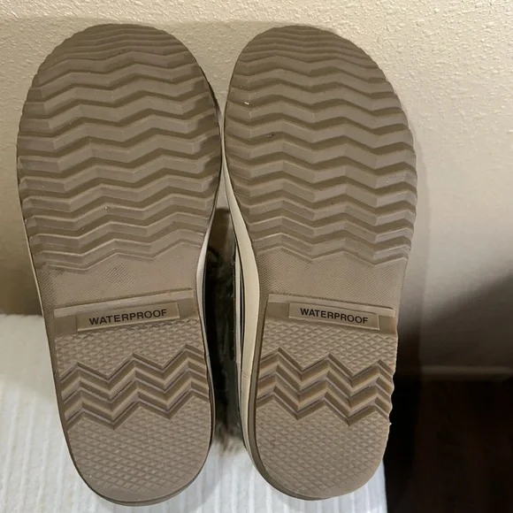 Sorel boots size 8 - Picture 9 of 9